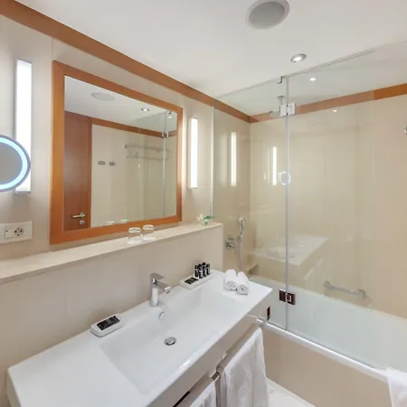 酒店 President Hotel, Valamar Collection 5*